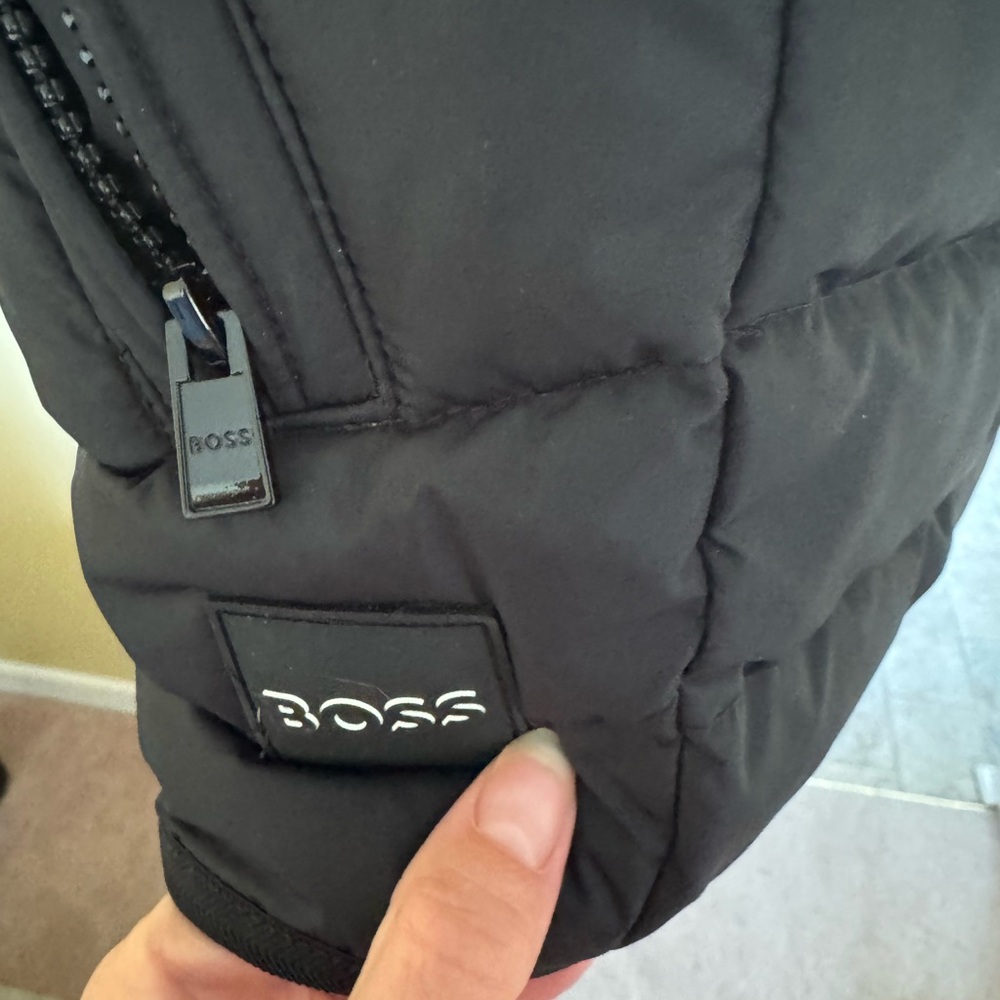 Brand new never worn men’s Boss puffer vest